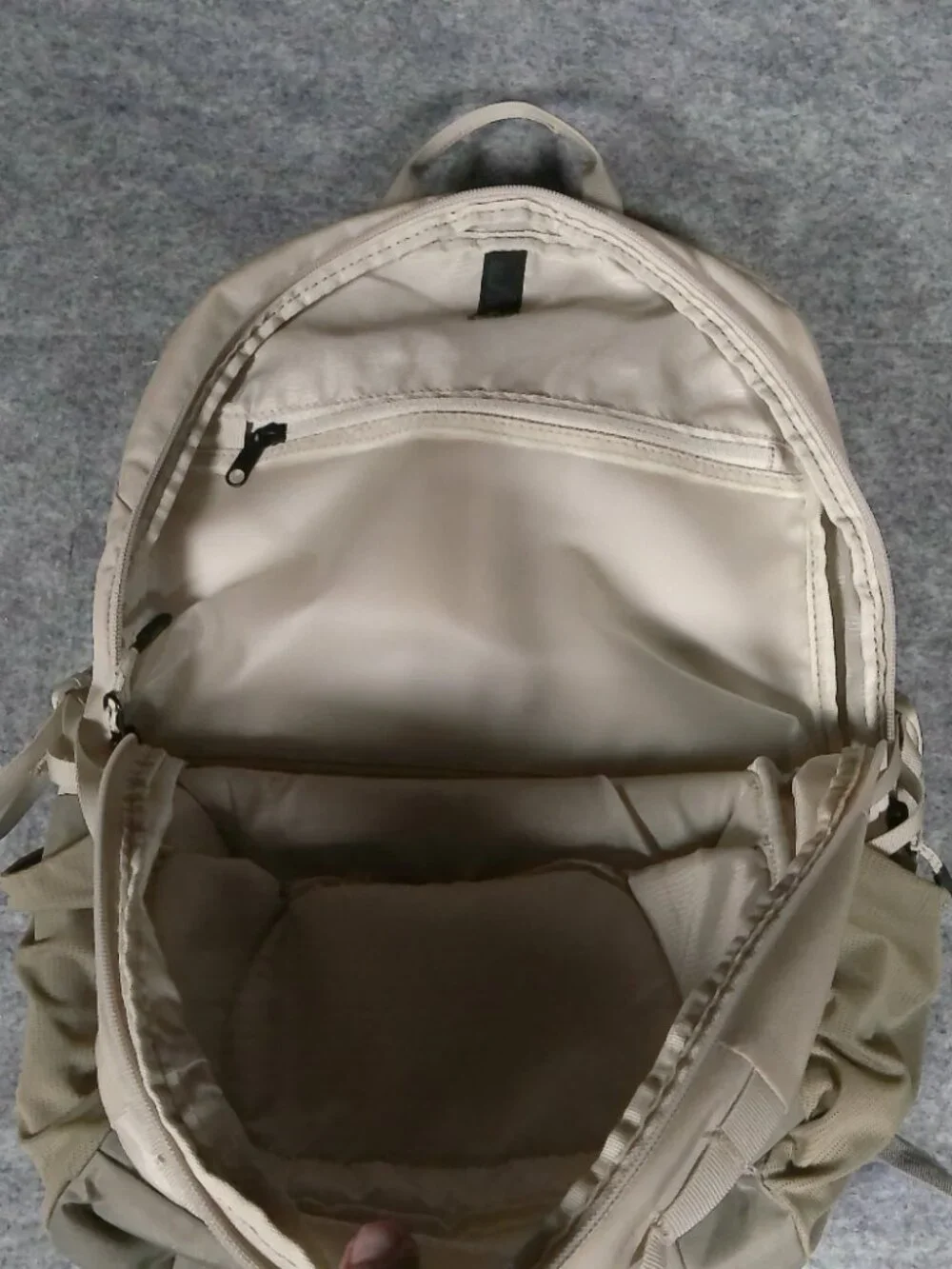 Thule Backpack Brown Tan Travel Work Laptop Organizer Daypack Bag with Safezone